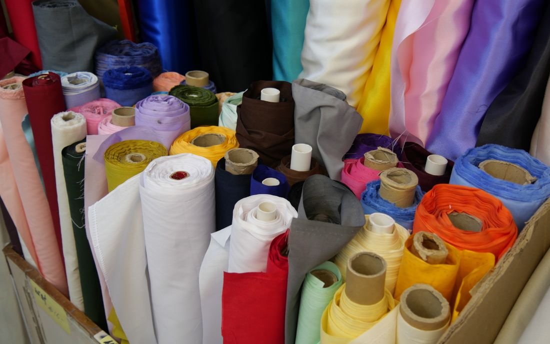 Counting fabric rolls: metres, kilograms and roll labels