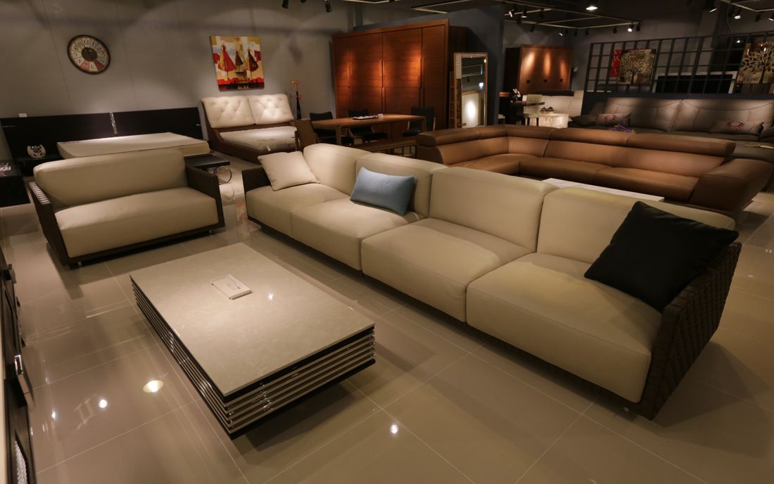 Returns and damaged goods in a furniture store
